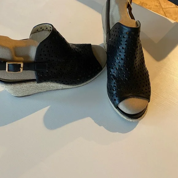 Size 7.5 black Diba Sandals - Picture 5 of 5